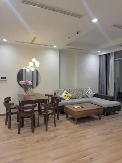 발코니가 있는 침실 2개 아파트 — Vinhomes Landmark Luxury Apartment